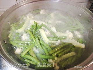 豆角花菜炒肉片的做法步调：2
