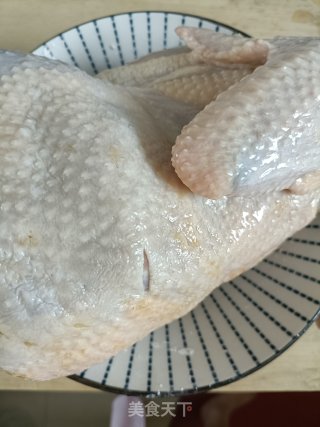 焖汁鸡的做法步调：1