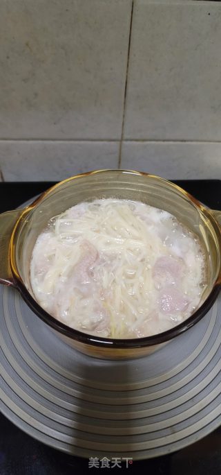 金针菇肉片汤的做法步调：10