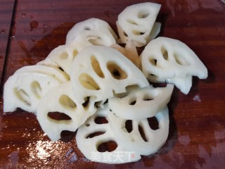 凉拌春葵藕片的做法步调：1