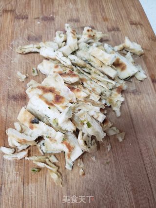 西白柿鸡蛋炒饼的做法步调：1