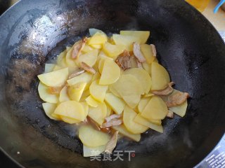 咸肉韭菜炒土豆的做法步调：7