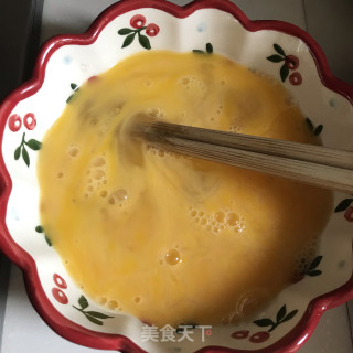 小葱蛋炒饭的做法步调：3