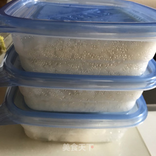 小葱蛋炒饭的做法步调：1