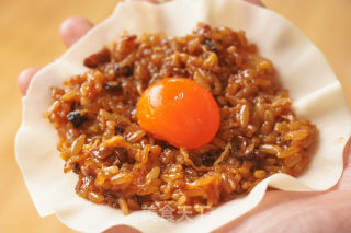 蛋黄肉紧烧麦的做法步调：7