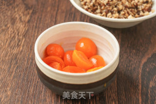 蛋黄肉紧烧麦的做法步调：3