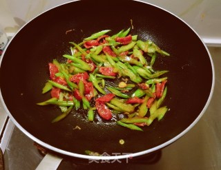 香肠炒芹菜的做法步调：11