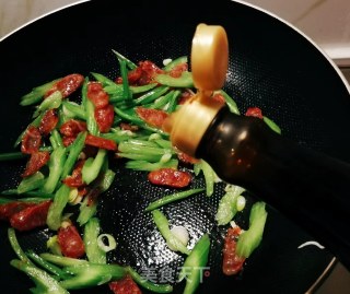 香肠炒芹菜的做法步调：8