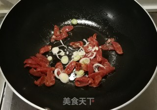 香肠炒芹菜的做法步调：6