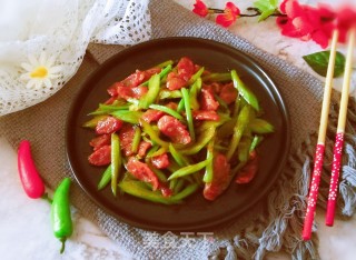 香肠炒芹菜的做法步调：12