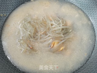 青菜豆腐粉丝贻贝汤的做法步调：8