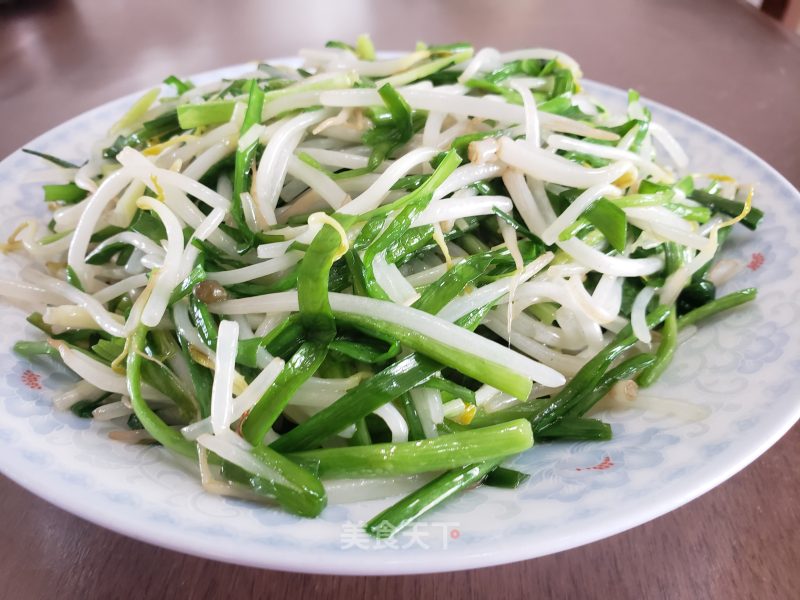 韭菜炒绿芽菜的做法