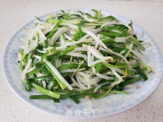 韭菜炒绿芽菜的做法步调：5