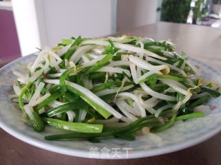 韭菜炒绿芽菜的做法步调：6