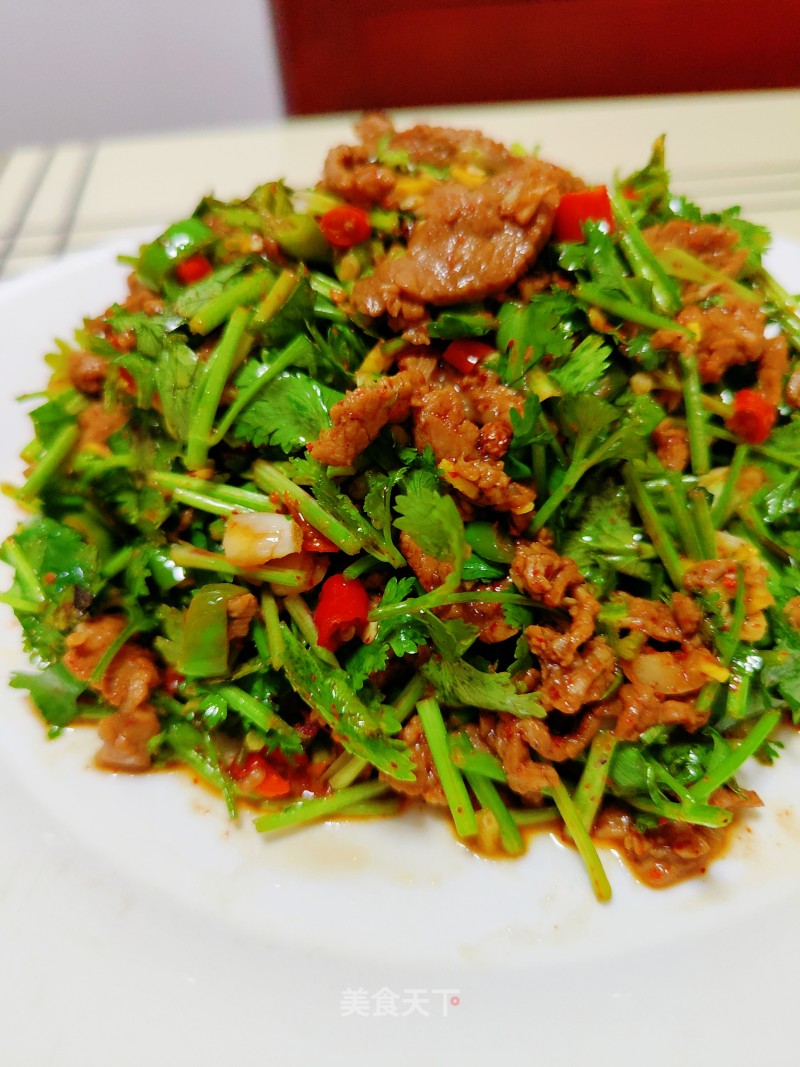 喷鼻菜拌牛肉的做法