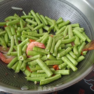 明虾炖肉豆角的做法步调：8