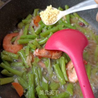 明虾炖肉豆角的做法步调：12