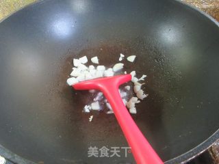 鸡腿肉炒木耳菜的做法步调：6