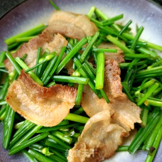 韭苔回锅肉的做法步调：10