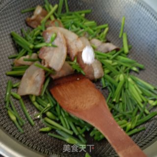 韭苔回锅肉的做法步调：8