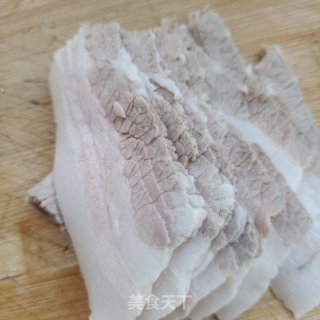 韭苔回锅肉的做法步调：3