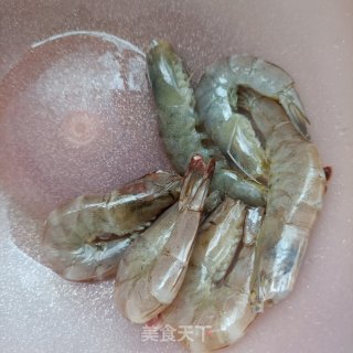利剑萝卜粉丝炖虾的做法步调：2