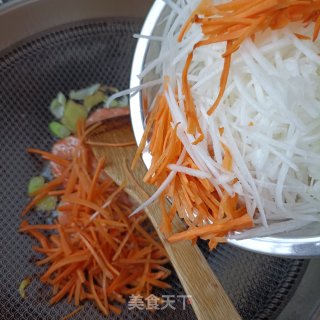 利剑萝卜炖明虾的做法步调：7