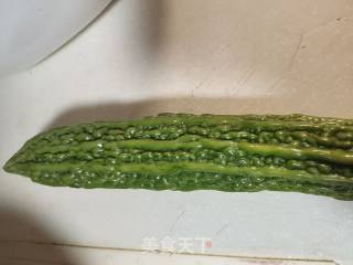 浑蒸苦瓜酿肉的做法步调：1