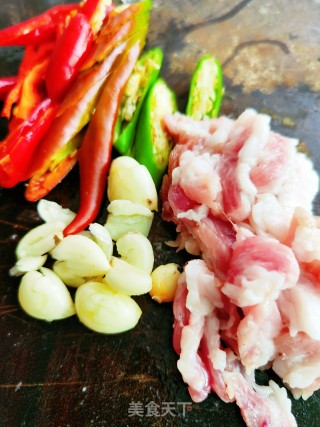 荷兰豆炒肉片的做法步调：2
