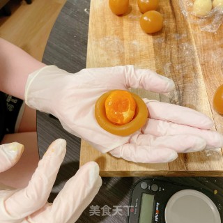 蛋黄酥的做法步调：6