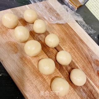 蛋黄酥的做法步调：12