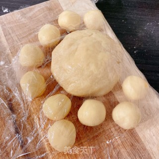 蛋黄酥的做法步调：3