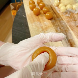 蛋黄酥的做法步调：5
