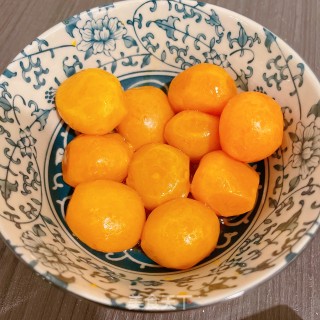 蛋黄酥的做法步调：1