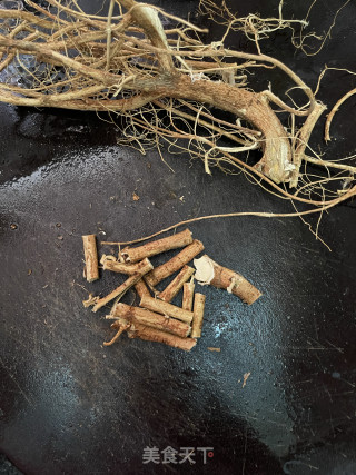 五指毛桃蒸排骨的做法步调：1