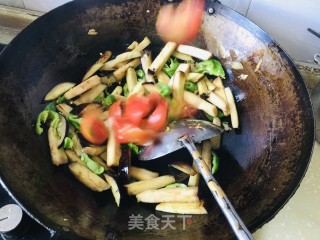 辣椒西白柿炒茄子的做法步调：4