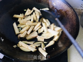 辣椒西白柿炒茄子的做法步调：2