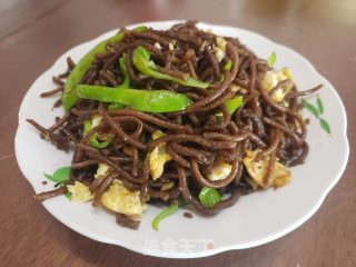 青椒鸡蛋炒白薯饸饹里的做法步调：6