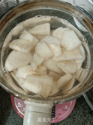 雪梨汤的做法步调：3