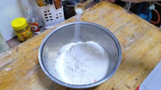 西白柿鸡蛋刀削里的做法步调：1