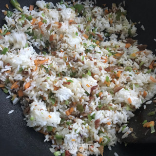 青椒虾仁炒饭的做法步调：9