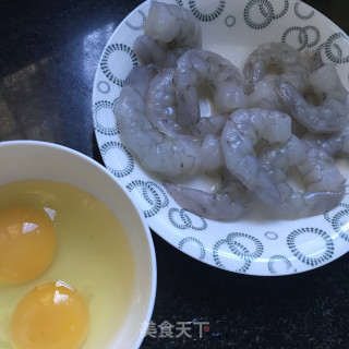 青椒虾仁炒饭的做法步调：4