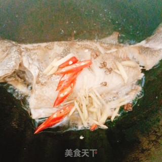 白烧鲈鱼的做法步调：4