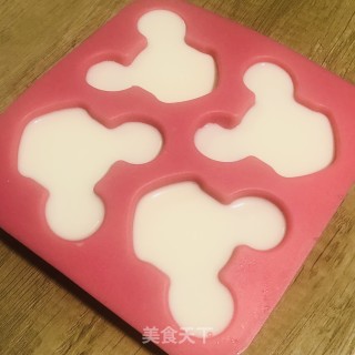 牛奶刨冰的做法步调：1