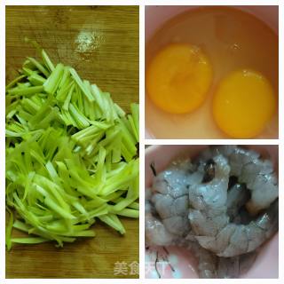 韭黄炒虾仁蛋的做法步调：1