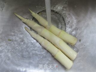 杂粗水腿蒸鞭笋的做法步调：3