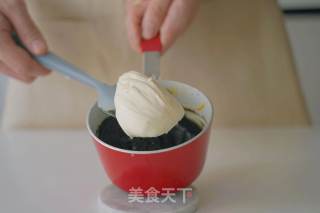 乌芝麻冰淇淋的做法步调：3