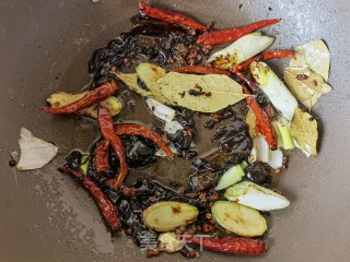 电压力锅酱牛腱的做法步调：7