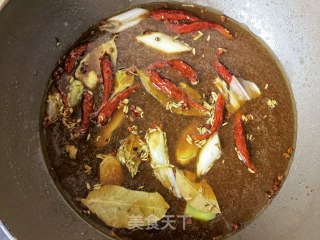 电压力锅酱牛腱的做法步调：8