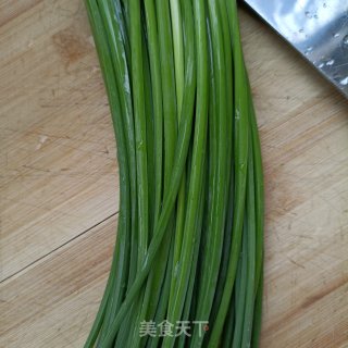 海米炒韭苔的做法步调：1